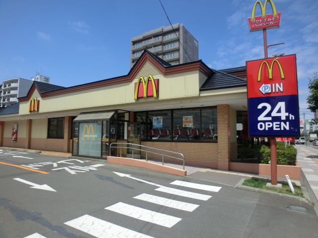 restaurant. 1013m to McDonald's Hiragishi store (restaurant)