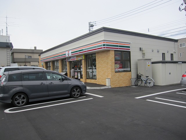 Convenience store. Seven-Eleven Sapporo Misono Article 10 store up to (convenience store) 223m