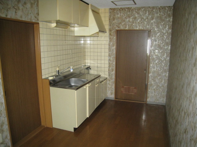 Kitchen. Spacious kitchen