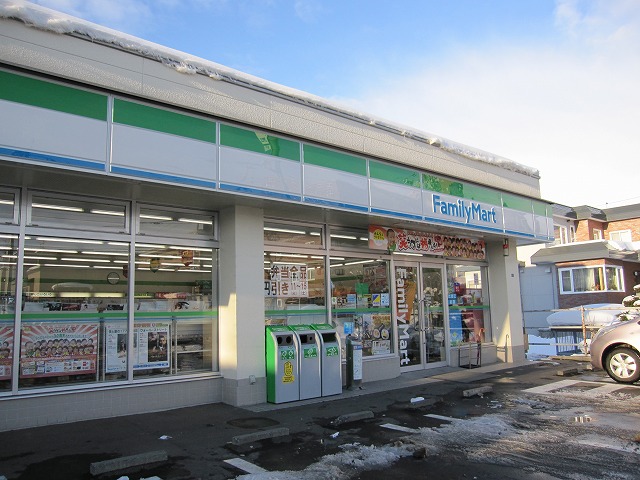 Convenience store. FamilyMart Hiragishiminami store up (convenience store) 271m