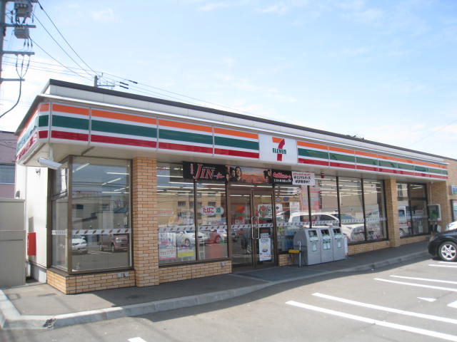Convenience store. Seven-Eleven Tsukisamu east Article 5 store up (convenience store) 333m
