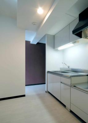 Kitchen. A clean sense of the white tones and spacious kitchen ☆ 