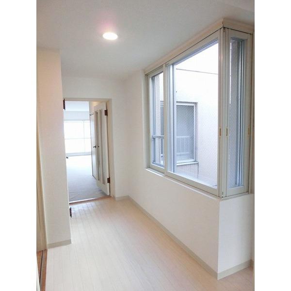 Non-living room. hole