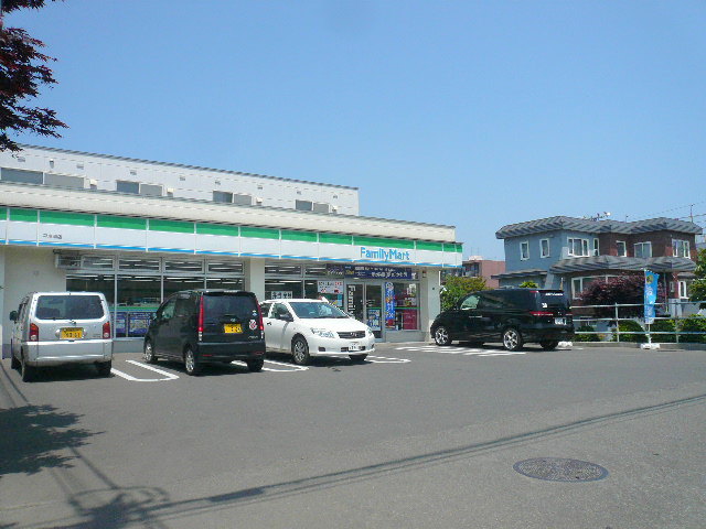 Convenience store. 300m to Family Mart (convenience store)