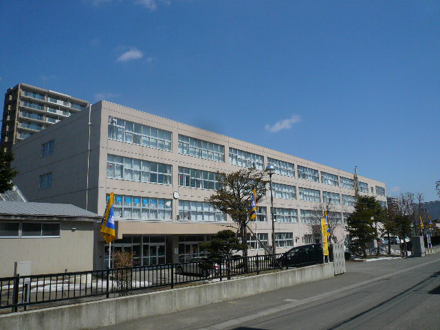 Primary school. Hiragishi 200m up to elementary school (elementary school)