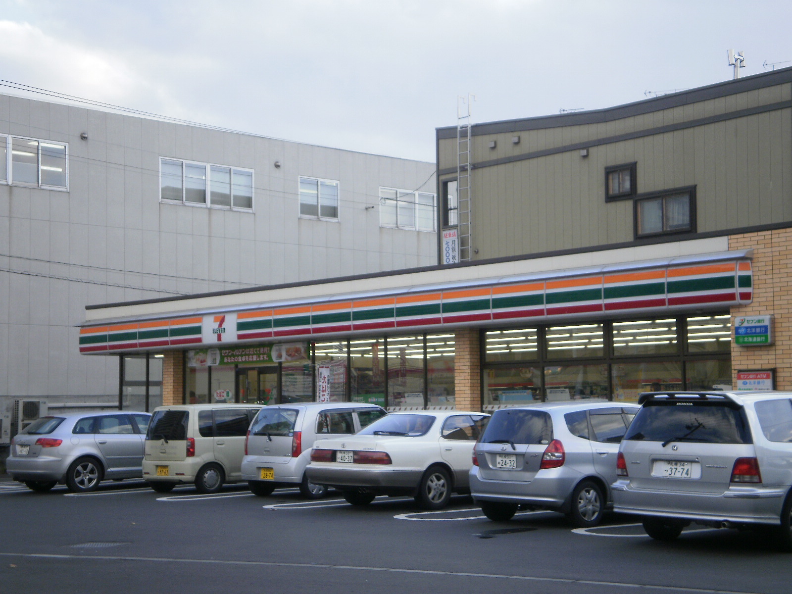 Convenience store. Seven-Eleven Sapporo Misono Article 1 store up (convenience store) 161m