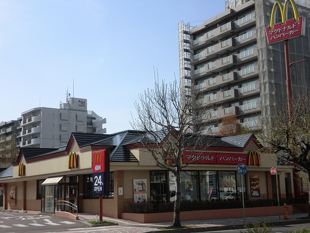 restaurant. 409m to McDonald's Hiragishi store (restaurant)