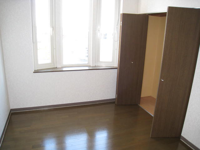 Other room space. The bedroom is Properly bulkhead. At the door