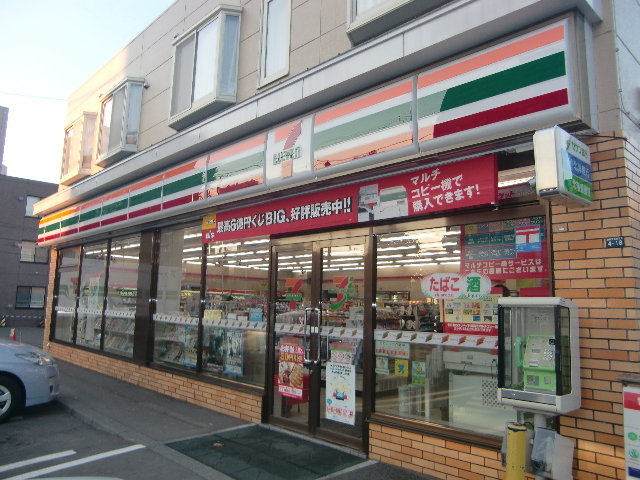 Convenience store. Seven-Eleven Toyohira Article 7 store up (convenience store) 270m