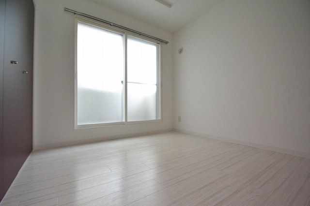 Other room space.  ■ It has a balcony to 1 Kaina