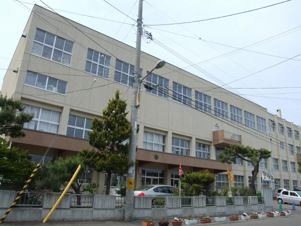 Primary school. 288m to Sapporo Municipal Fukuzumi Elementary School
