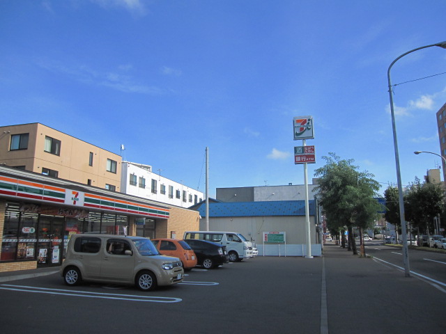 Convenience store. Seven-Eleven Sapporo Kikusui Article 3 store up (convenience store) 662m