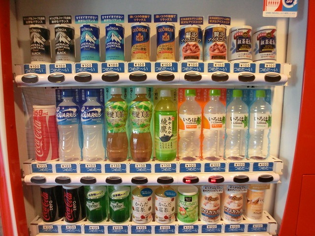 Other common areas. Repertoire of the vending machine every time the familiar. What cans 100 yen! 