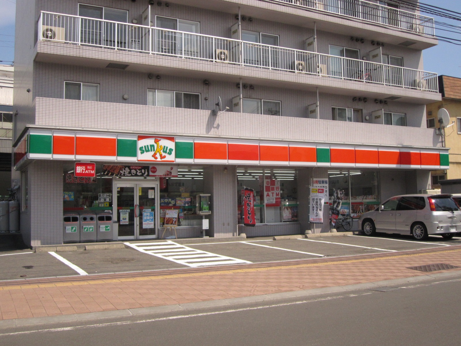 Convenience store. 341m until Thanksgiving Sumikawa Article 4 store (convenience store)