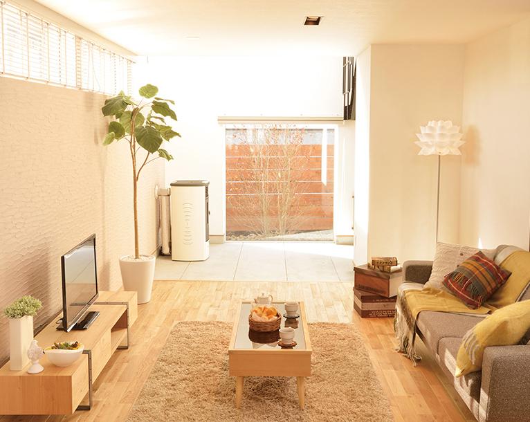 Living. Enjoy the four seasons of the nature of the courtyard from the warmth full of living of the tree.