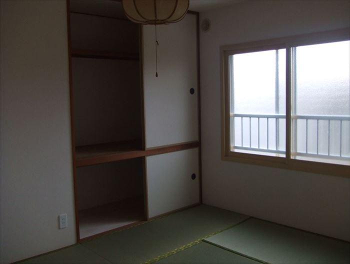 Non-living room. The large space of about 17 tatami if Akehanate the sliding door of the living room.