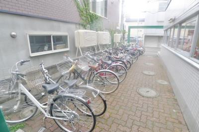 Other common areas. There is also a bicycle shelter ☆ 