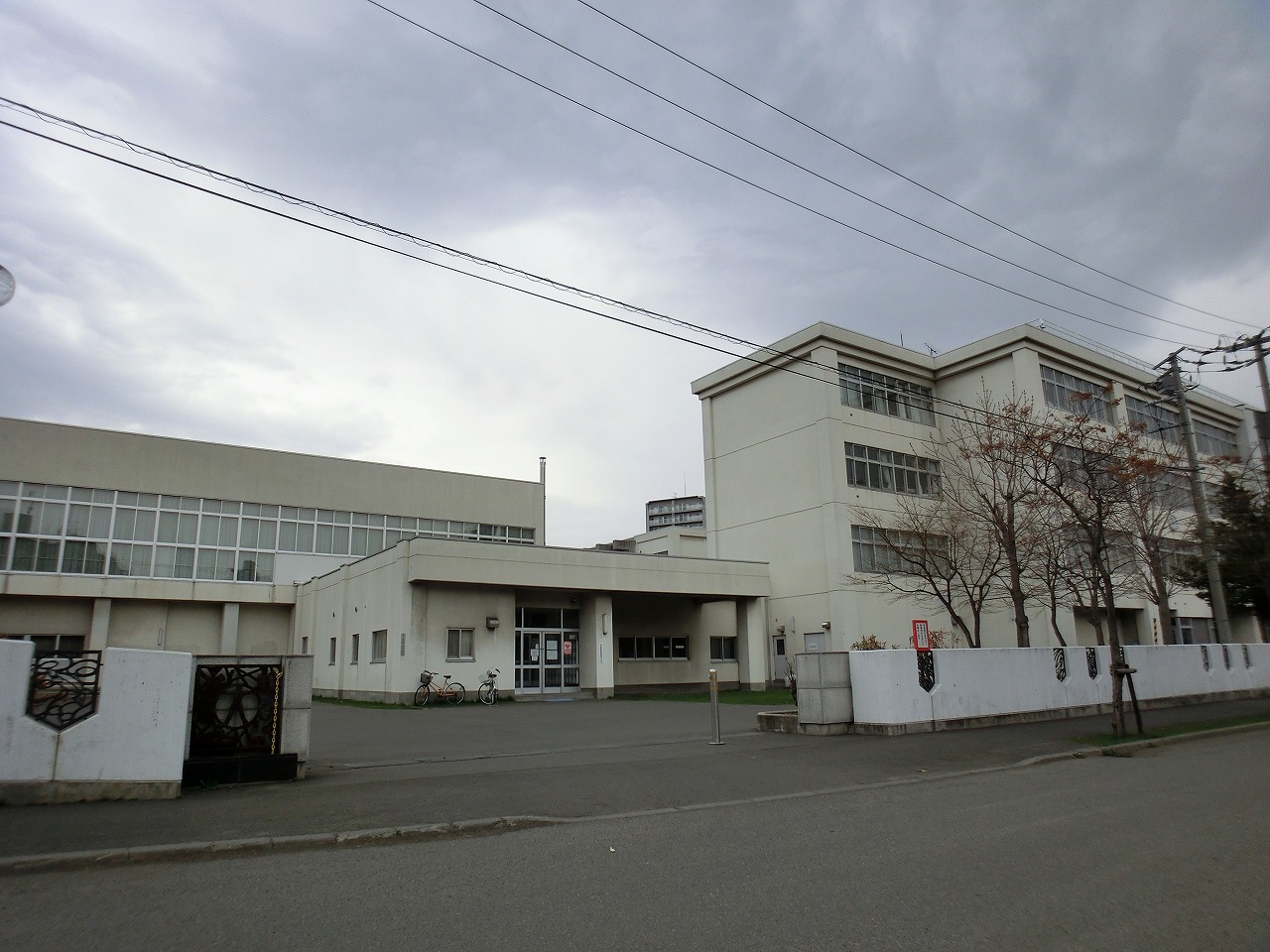 Junior high school. 1463m to Sapporo Municipal Nakanoshima junior high school (junior high school)