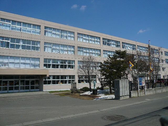 Primary school. 455m to Sapporo Municipal Hiragishi elementary school (elementary school)