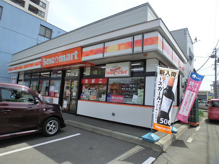 Convenience store. 60m to Seicomart (convenience store)