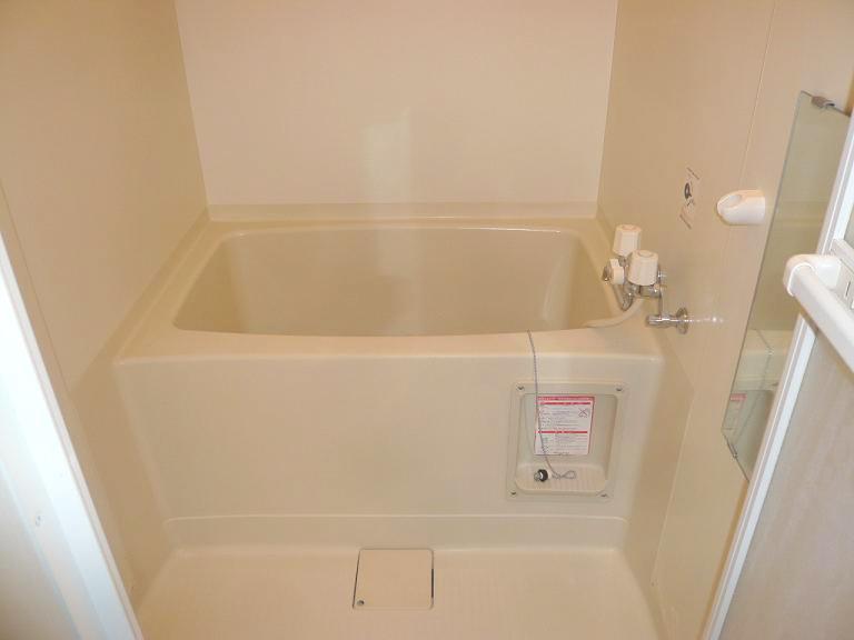 Bath. Comfortable size as a one-person