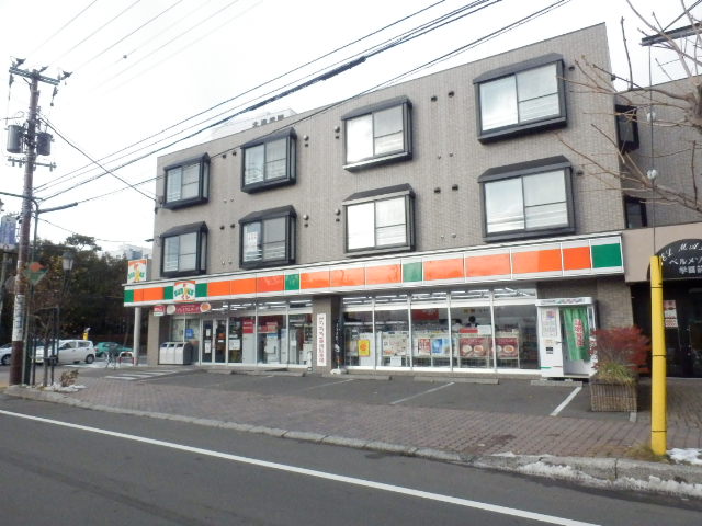 Convenience store. Thanks Beihai Gakuenmae store up (convenience store) 467m