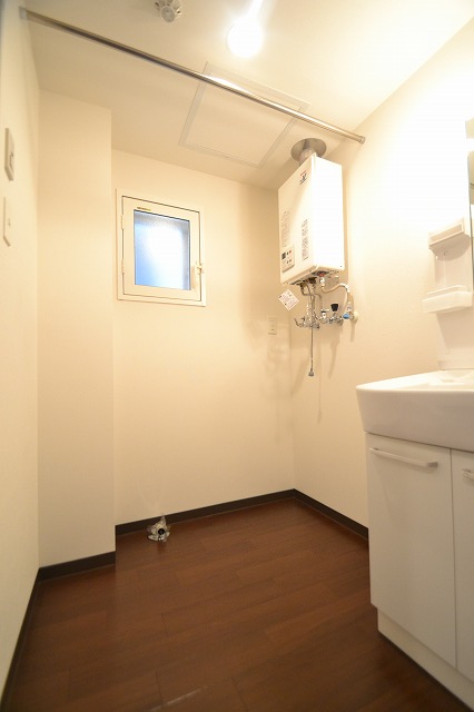 Washroom.  ■ Pat moisture countermeasures also window installed in the dressing room! 