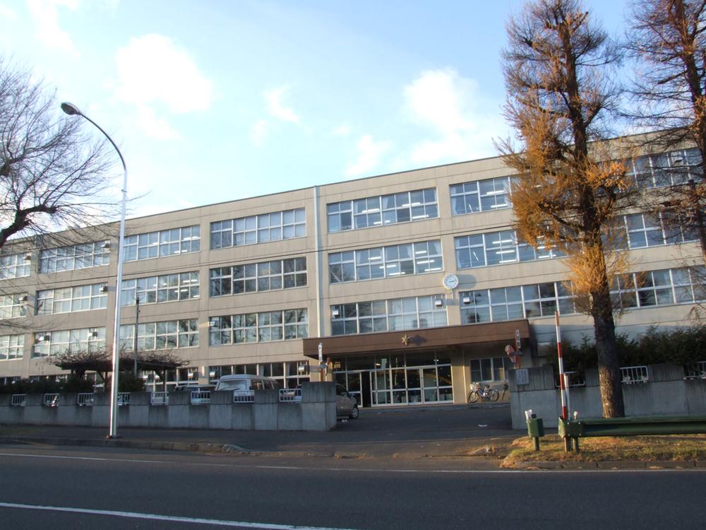 Junior high school. Sapporo City Tsukisamu 441m 6-minute walk to the junior high school.
