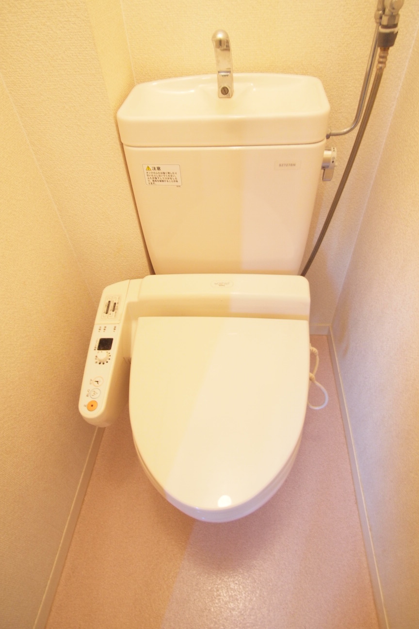 Toilet. Washlet comes with. 