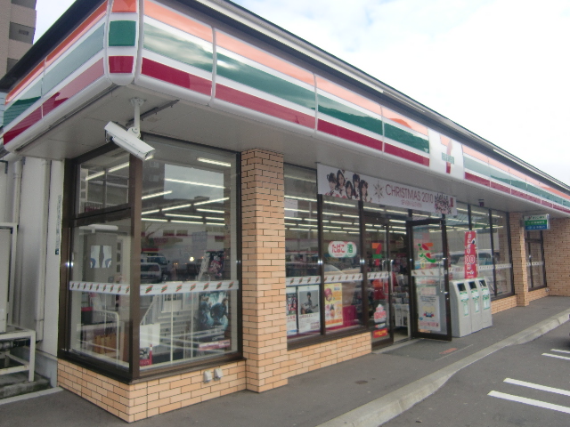 Convenience store. Seven-Eleven Sapporo Toyohiragojo store up (convenience store) 420m