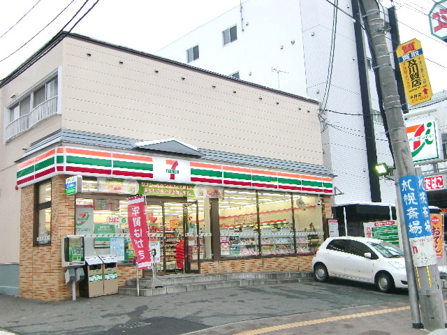 Convenience store. Seven-Eleven (convenience store) to 200m