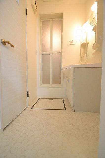 Washroom.  ■ Spacious and also dressing room! 