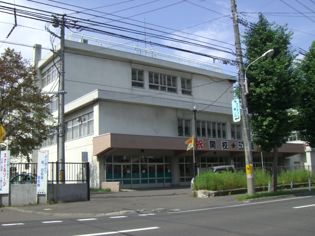 Primary school. 474m to Sapporo TatsuYutaka Gardens Elementary School (elementary school)