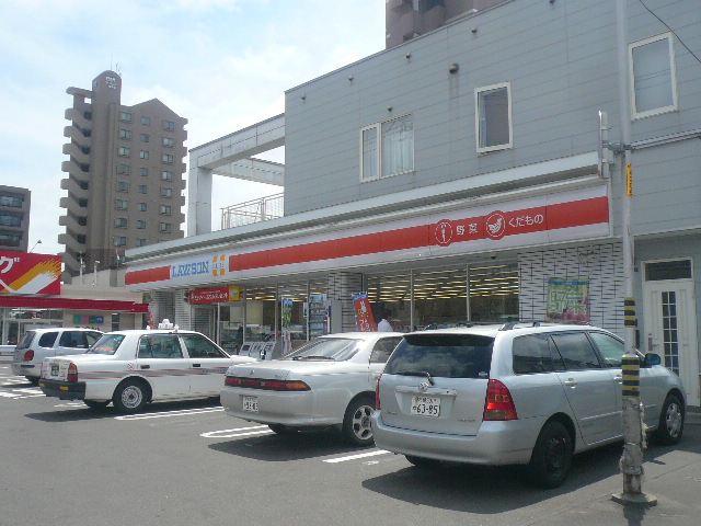 Convenience store. 177m until Lawson plus Sapporo Hiragishi Article 3 store (convenience store)