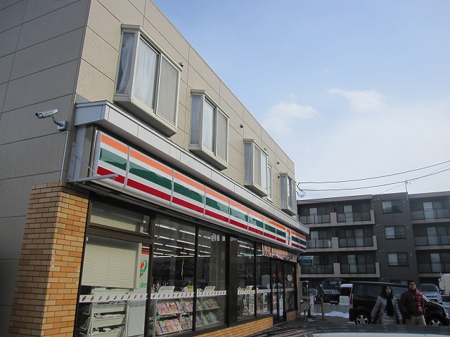 Convenience store. Seven-Eleven Sapporo Toyohira 13-chome up (convenience store) 142m