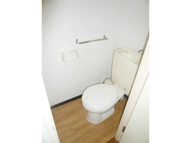 Toilet. Toilet is also already furnished! 