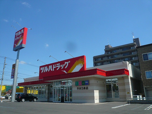 Dorakkusutoa. Tsuruha drag Hiragishi Article 3 shop 1124m until (drugstore)