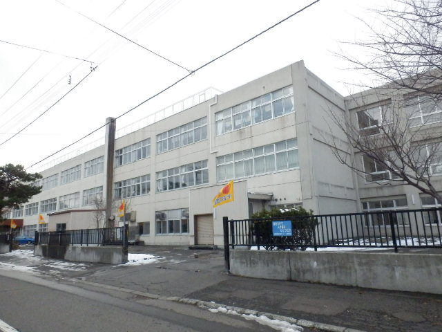 Primary school. 611m to Sapporo Municipal Misono Elementary School (elementary school)