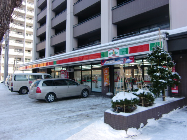 Convenience store. Thanks Kikusui Article 1 store up (convenience store) 333m