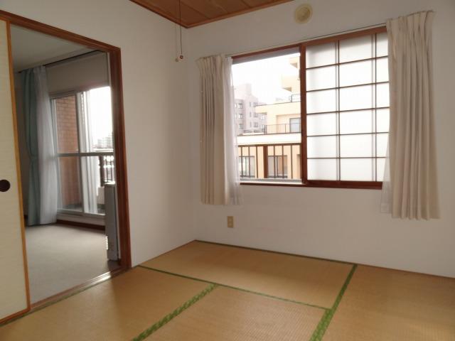 Non-living room. Indoor (12 May 2013) Shooting