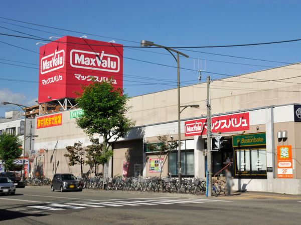 Surrounding environment. Maxvalu Hiragishi store (3-minute walk, About 230m). Hours 7:00 ~ Until 25:00 (2F9: 00 ~ 23:00). Because soon the front down the subway south Hiragishi Station, It is also possible to go home at the last train stop at shopping