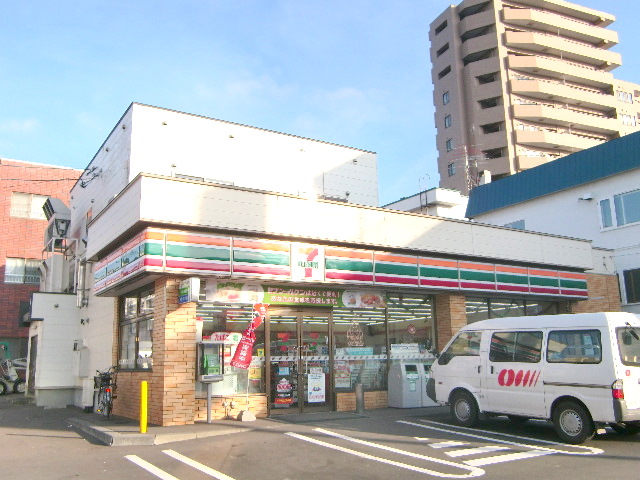 Convenience store. Seven-Eleven (convenience store) to 350m