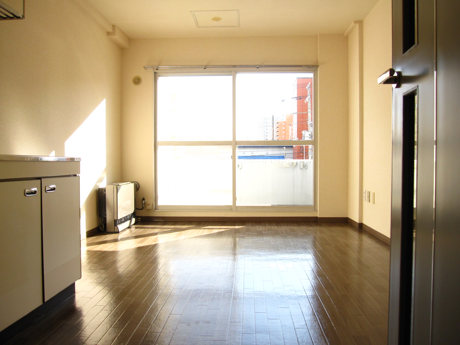 Living and room. Easy-to-use floor plan!