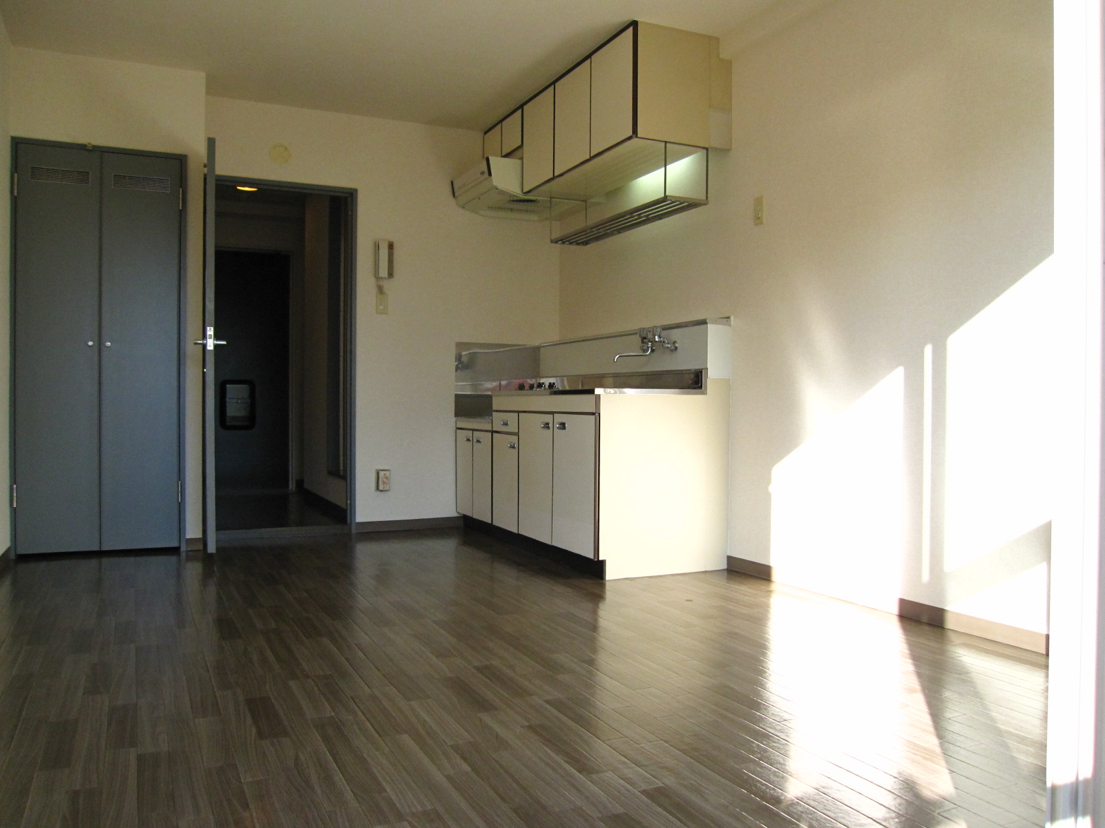 Living and room. It is a bright room!