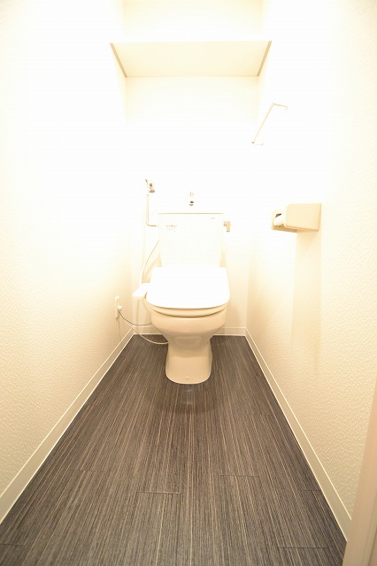 Toilet.  ■ Washlet equipped