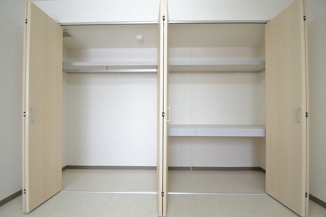 Receipt. ■ Ultra spacious closet of surprise!
