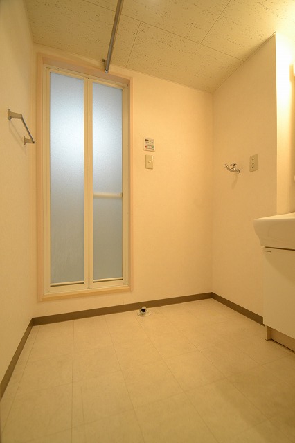 Washroom. ■ Also it is put laundry basket!