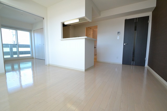 Living and room.  ■ It has adopted the popular face-to-face kitchen
