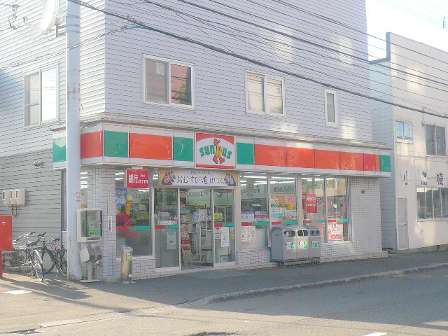 Convenience store. 150m until Thanksgiving Hiragishi Article 1 store (convenience store)