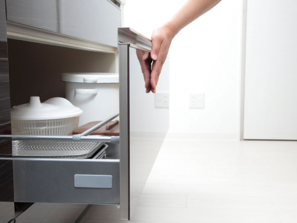 Kitchen.  [Soft-close storage] In the drawer of the slide housed, The adoption of soft-close the impact was equipped with a relieve function when closed. Gentle quiet comfortable to use (except for the part of the drawer)